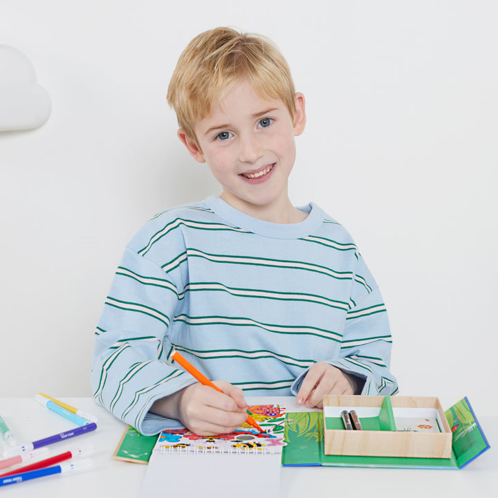 Colouring Set - Backyard Bugs